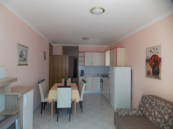 Apartmenthaus Vivien Kustici (Insel Pag)