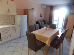 Apartmenthaus Vivien Kustici (Insel Pag)